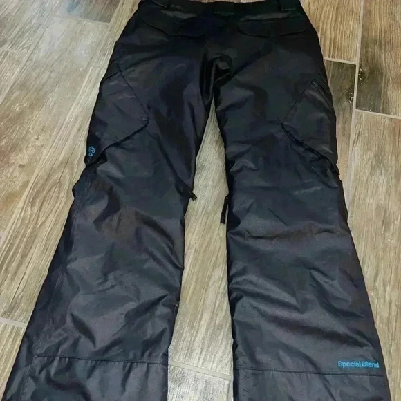 Special Blend women’s snowboarding pants - Picture 2 of 5